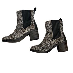 Ugg Camden Exotic animal print Chelsea Booties Size 7